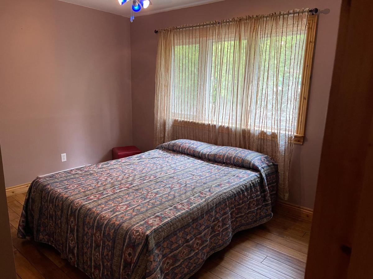 Cedar Vista Motel Тобермори Екстериор снимка