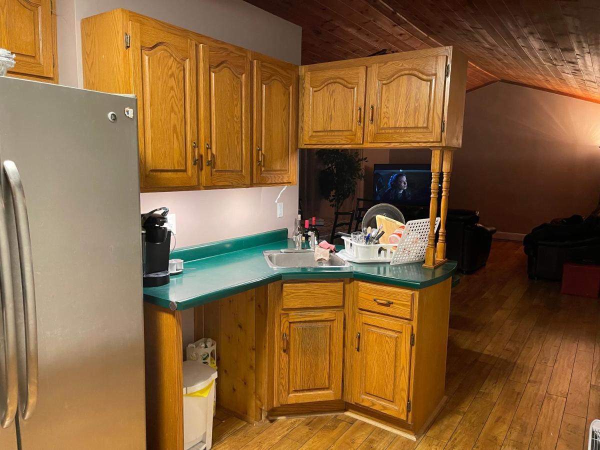 Cedar Vista Motel Тобермори Екстериор снимка