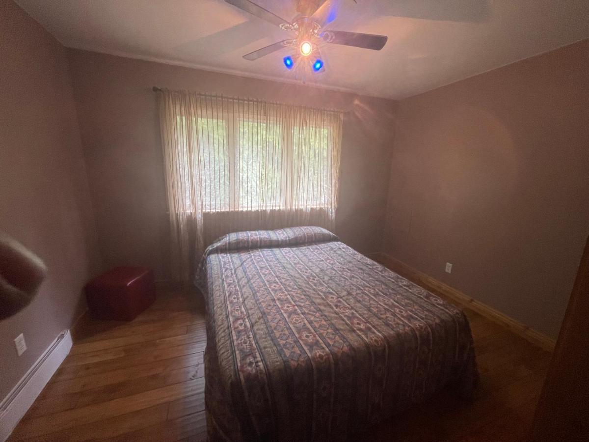 Cedar Vista Motel Тобермори Екстериор снимка