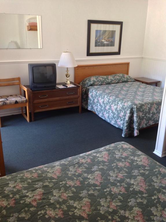 Cedar Vista Motel Тобермори Стая снимка