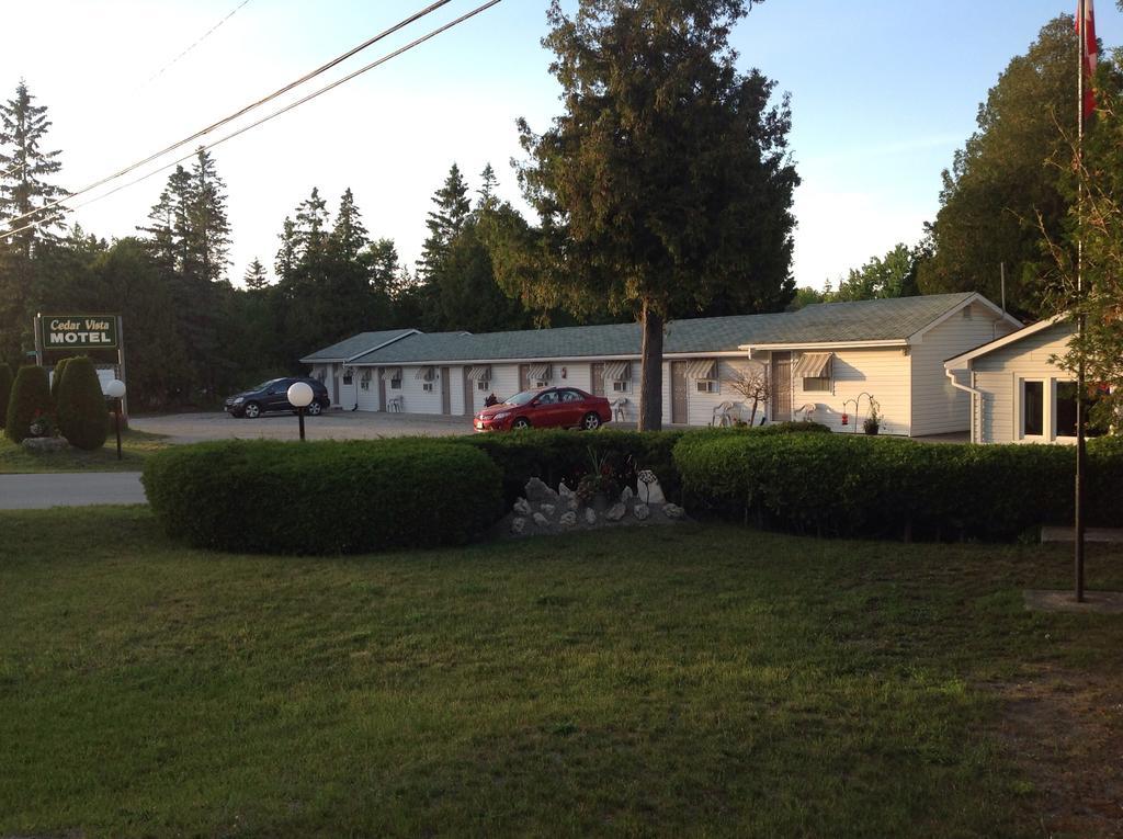Cedar Vista Motel Тобермори Екстериор снимка