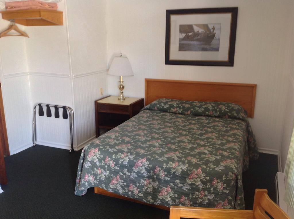 Cedar Vista Motel Тобермори Стая снимка